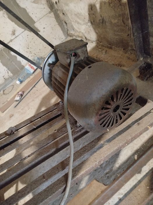 Циркулярна пила з фуганком