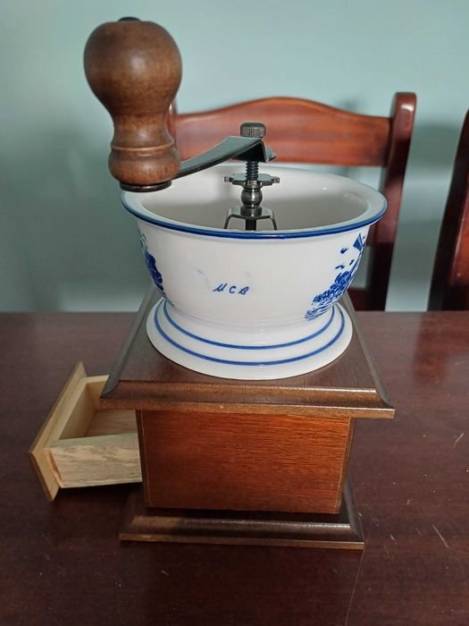 Moinho de Café Manual Retro