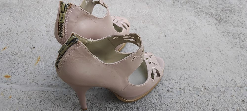 Sapatos compensados, salto alto 36 novos!