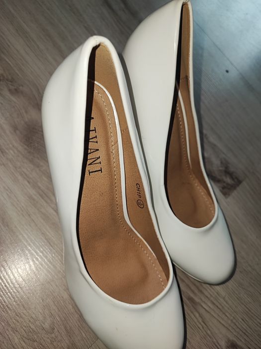 Sprzedam buty w bardzo dobrym stanie 38