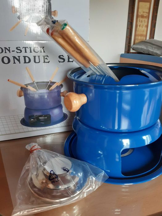 Fondue colorido sem uso