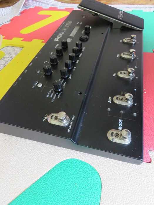 Pedaleira LINE 6 HD 300 - troco por outra pedaleira mais pequena