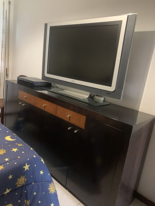 Conjunto de sala movel tv mais mesa e 4 cadeiras