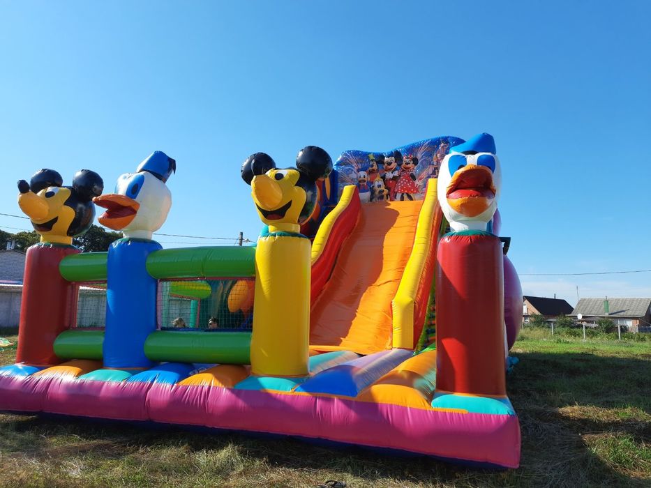 Карусель, надувная горка, аттракционы