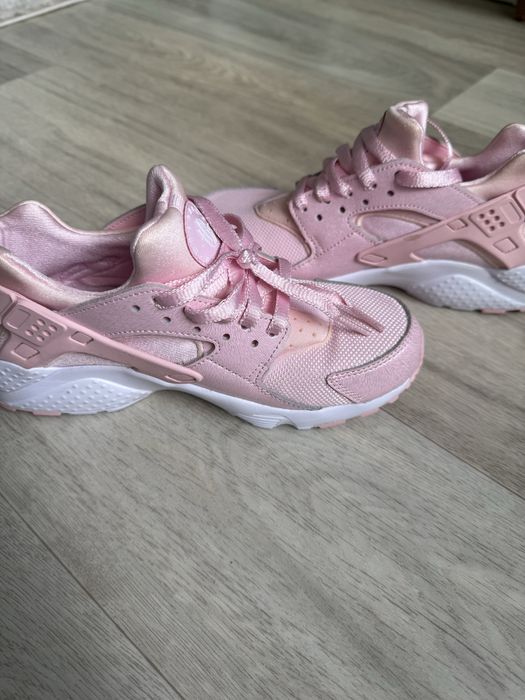 Кросівки  NIKE Huarache run 37