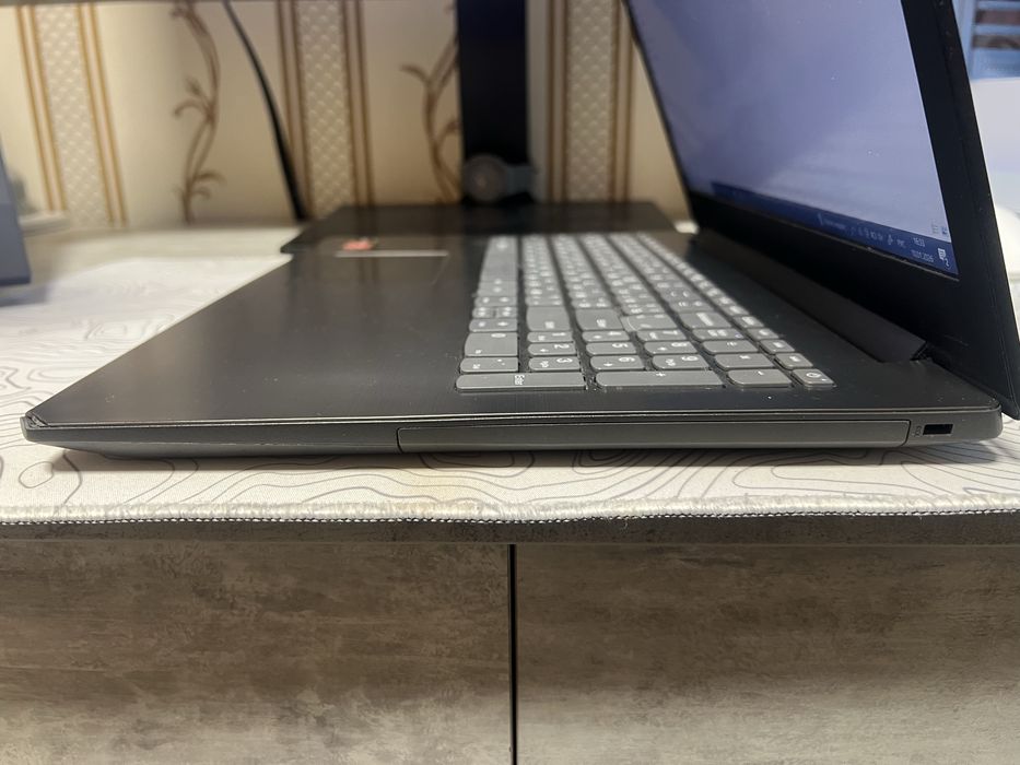 Ноутбук Lenovo Ryzen 5 2500u/ 8gb drr4/256ssd/ windows 10
