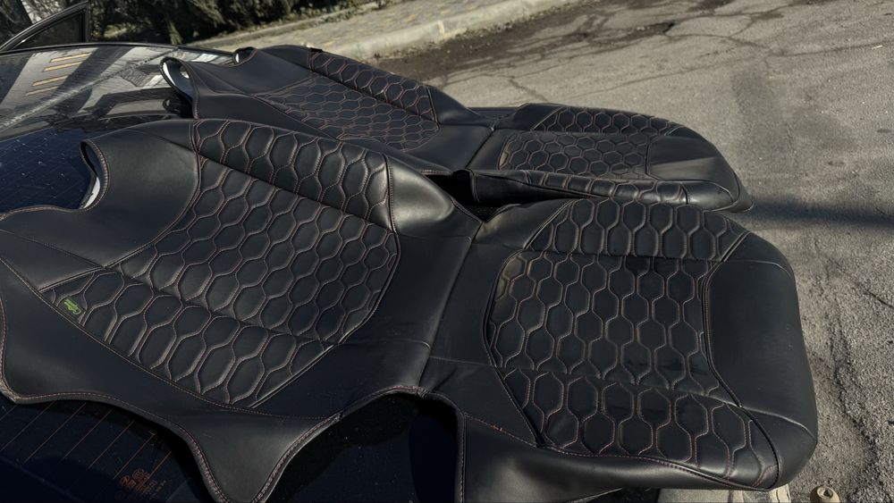 Кожані накидки на передні сидіння універсальні