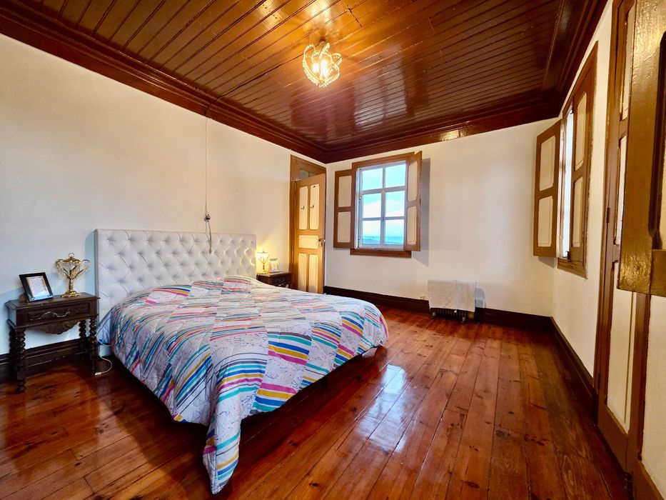 Moradia T4 à venda em Mangualde