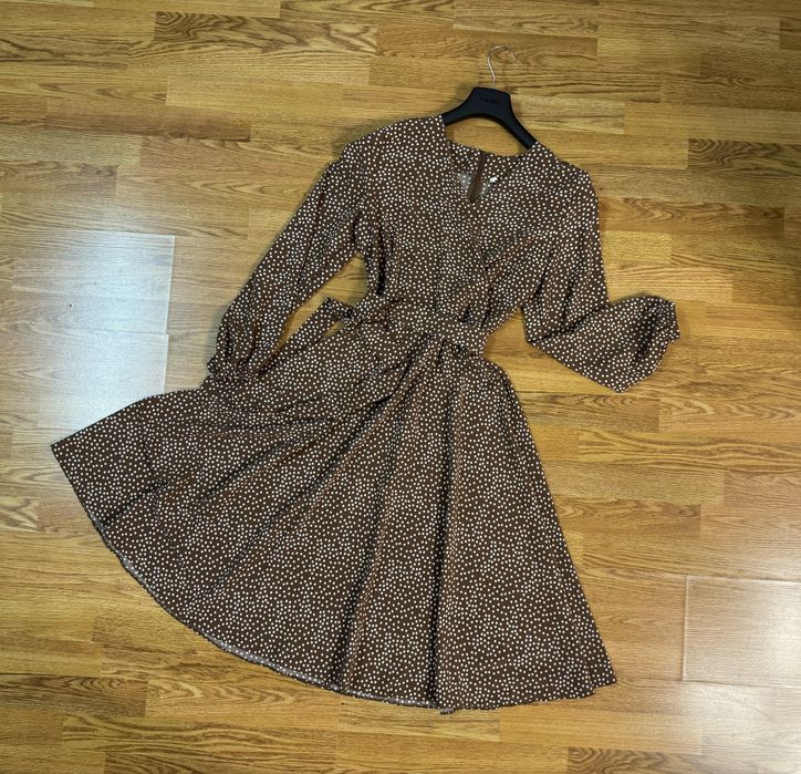 Нежное платье в горох