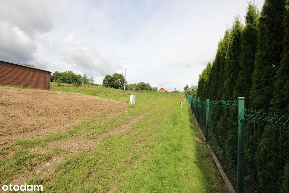 Działka budowlana o powierzchni 1087 m² w malowniczym położeniu - Więcej