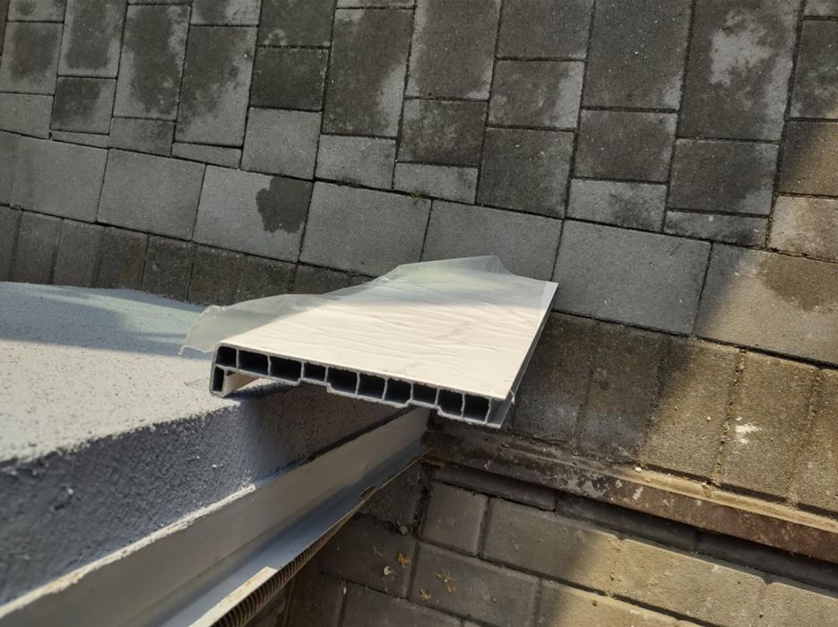 Parapety wewnętrzne plastikowe białe 140 cm i 60cm