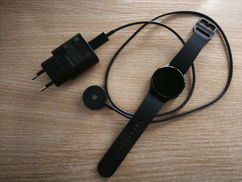 Samsung Galaxy Watch 4 czarny stan bardzo dobry