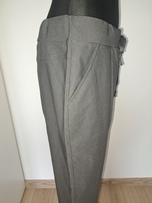 Nowe spodnie r. XL  (32)