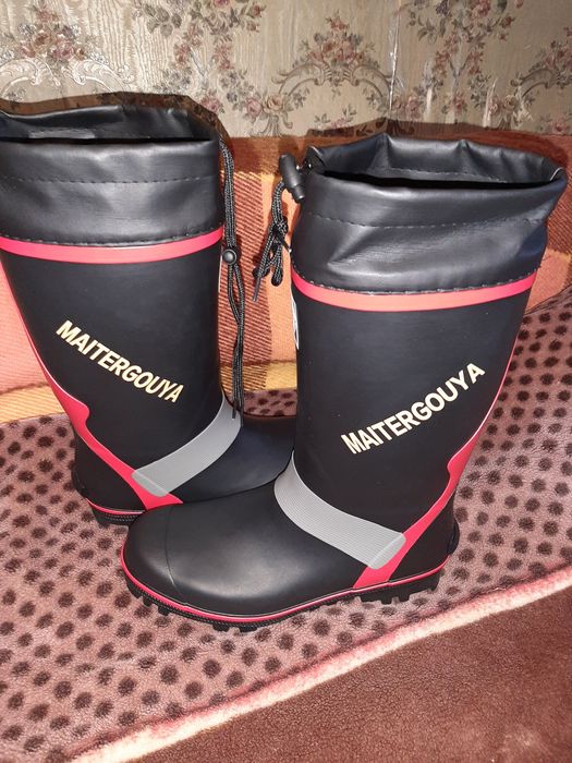 Продам  новые сапоги