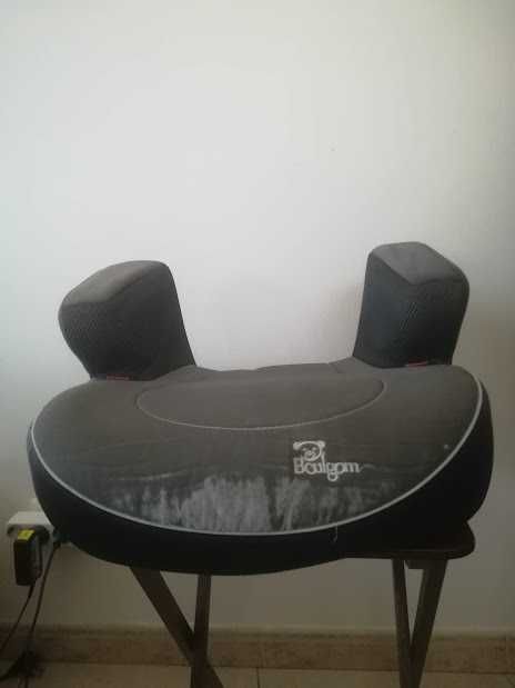 Assento de criança para banco de carro