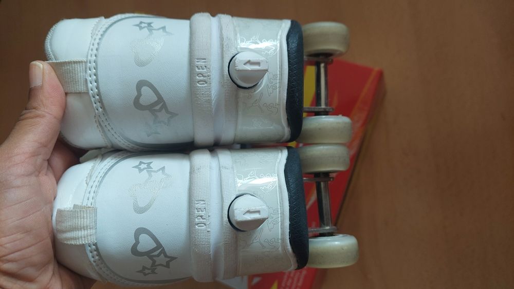 Sapatilhas com rodas retráctil