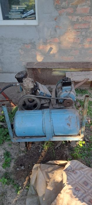 Продам компресор.