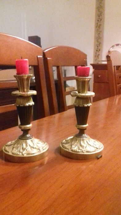 Castiçais em dourado e preto