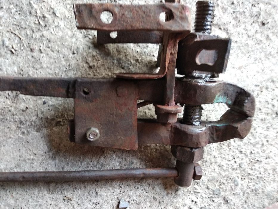 Тиски слесарские