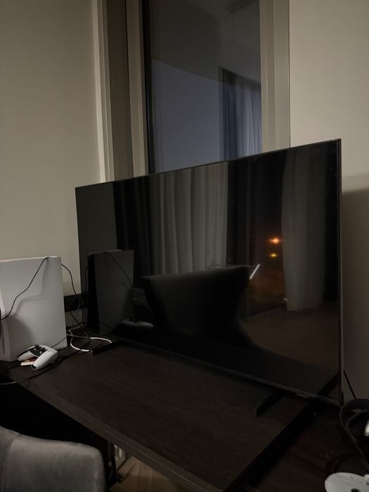 Samsung Crystal UHD DU7100 Class 50 (діагональ 125 см).