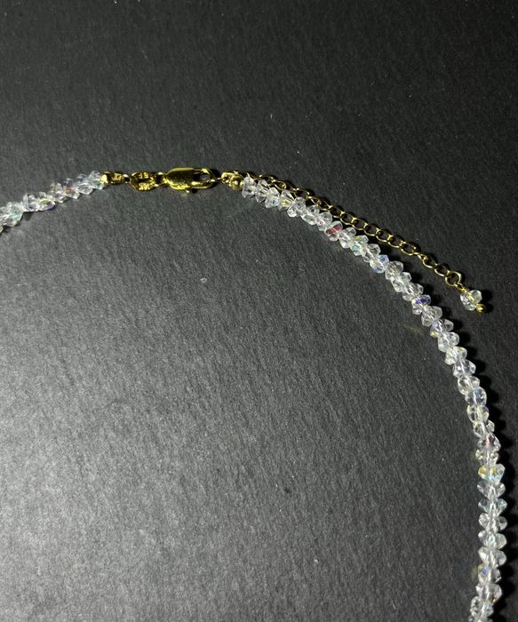 Delikatny choker „Miłość” z kryształu.