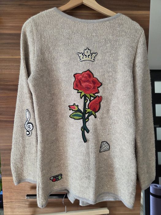 Sweter damskie z naszywkami