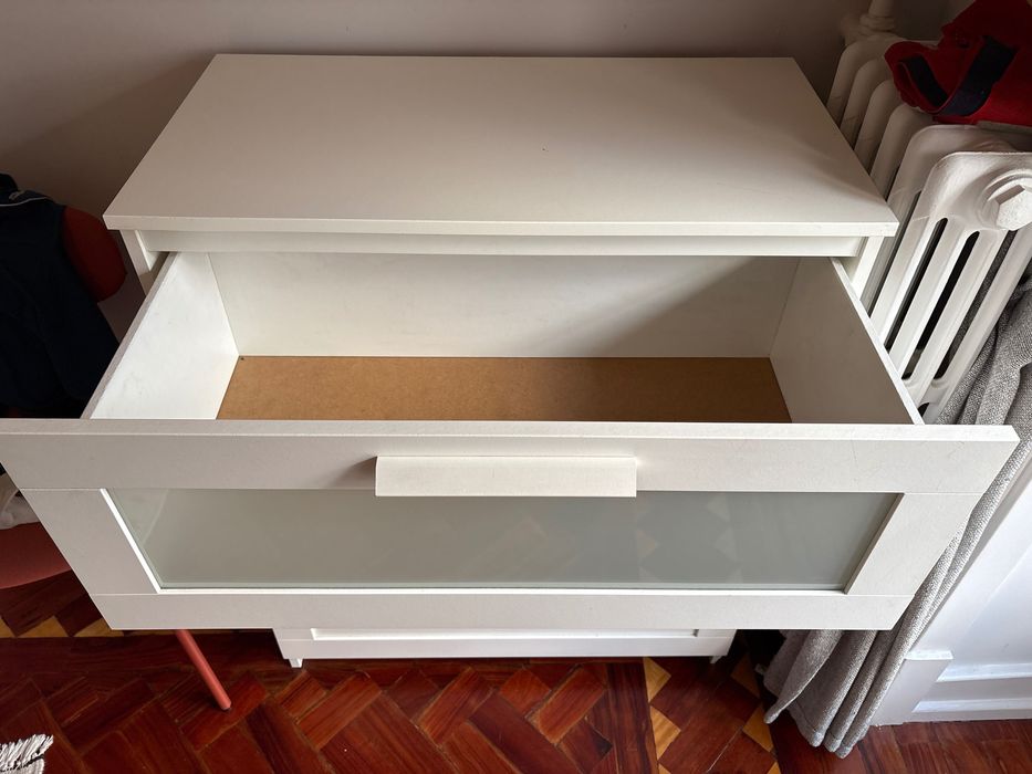Cómoda branca IKEA