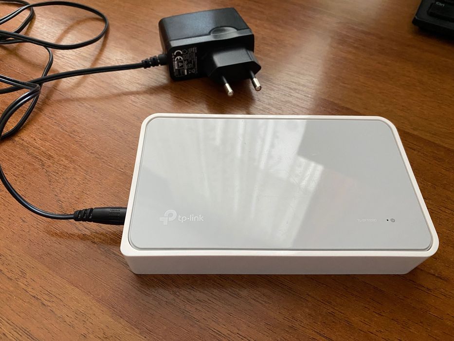Ккоммутатор TP-Link TL-SF1008D.