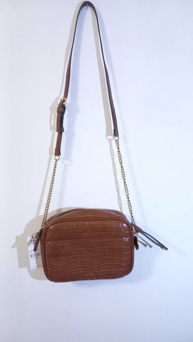 Mala senhora tira colo com corrente