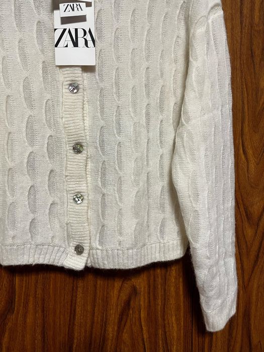 Nowy wełniany sweter Zara