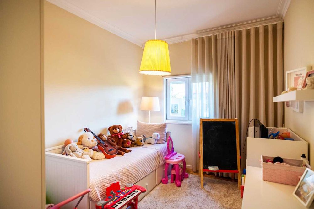 Moradia T6 com terreno urbano 1500m2 Esmeriz  VNFamalicão