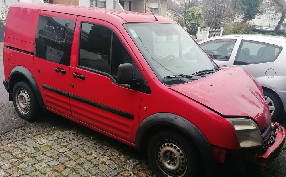 Carrinha Ford batida para peças