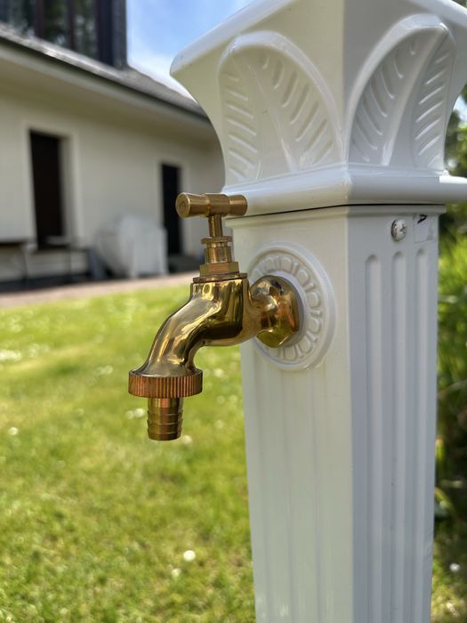 Kran ogrodowy w klasycznym stylu