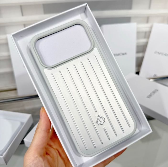 Чохол на iPhone Rimowa 17 pro max кейс римова сільвер