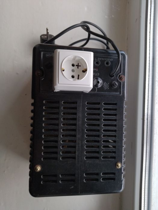 Стабілізатор напруги 200 Вт.