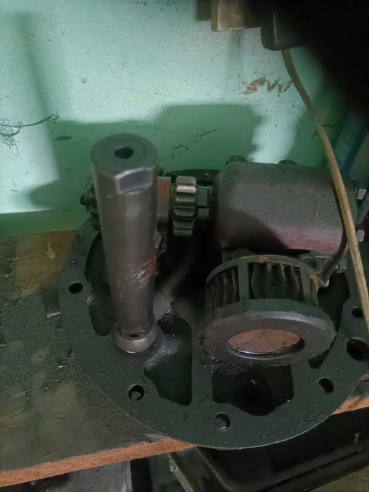 Sprzedam  pompa podnośnika ursus c360