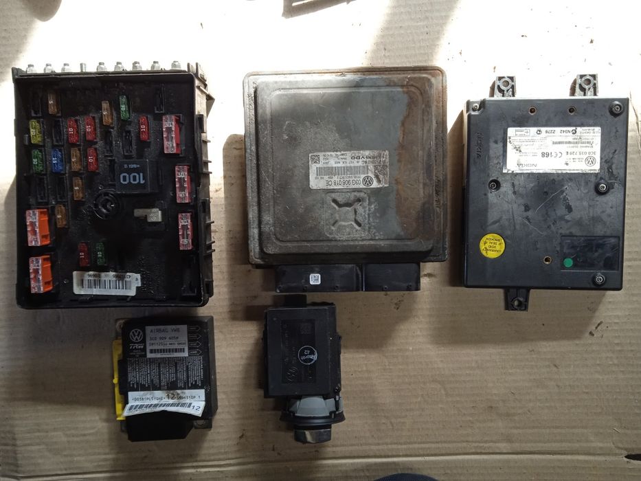 Блок управління двигателем мозги ЄБУ Volkswagen Passat B6 2.0 tdi