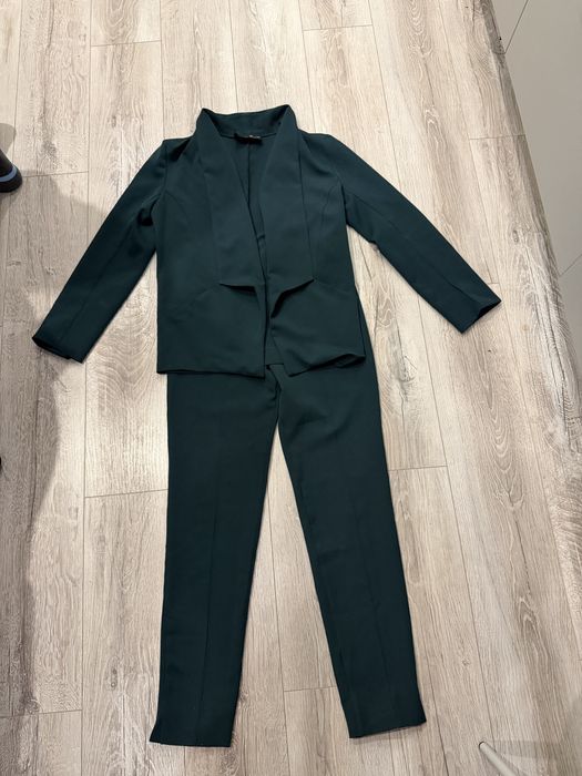 Жіночий класичний костюм