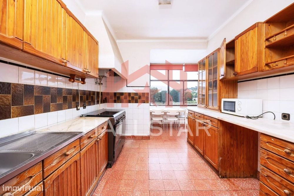 Apartamento T4 / Possibilidade de fracionar / Porto de Mós