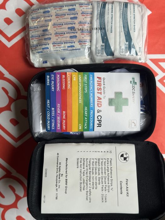 Оригінальна аптечка BMW (нова)