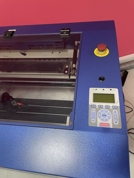 Máquina de impressão e corte laser SPIRIT