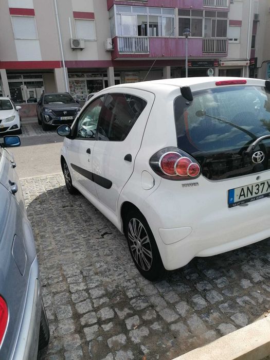 Vendo carro toyota aygo 2009