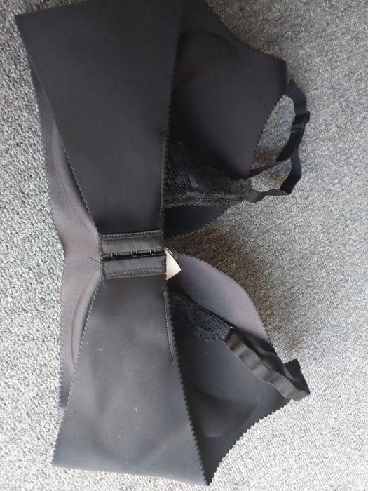 Czarny,nowy! Biustonosz r 85 D