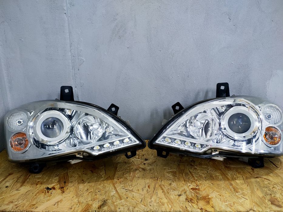 Фара передня права чи ліва ксенон  Мерседес Vito Віто Viano W 639