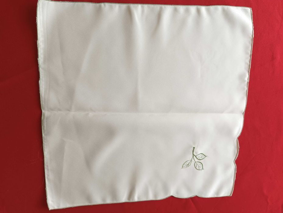 Obrus 266 cm * 170 cm + 12 serwet