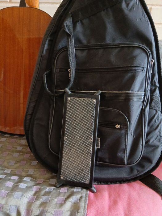 Продам классическую шестиструнную гитару.