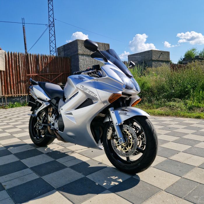 Honda VFR800 v-tec