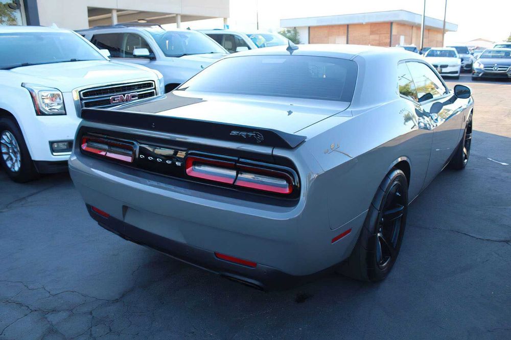 Dodge Challenger SRT Hellcat      2017