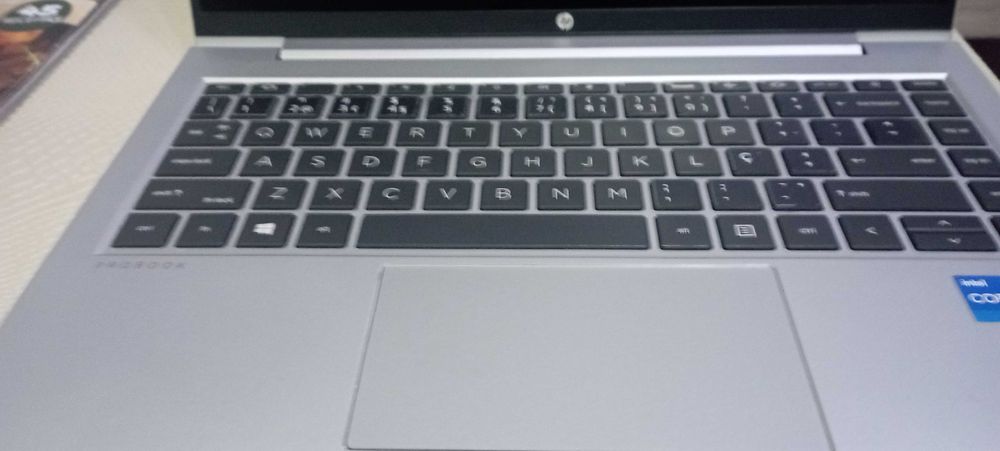 Portatil HP 11th Gen Intel(R) Core(TM) i5-1135G7  2.40GHz (2.42 GHz)