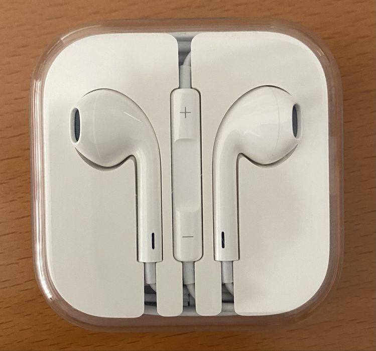 iPhone 6 + headphones + protective case + box64752348346369124